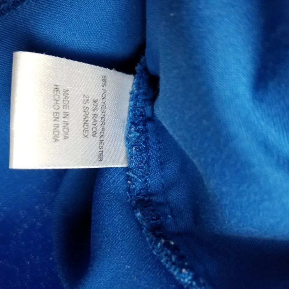 ERGO LIFE THREADS SCRUB V-NECK TOP - Picture 5 of 12